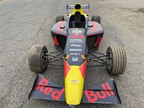 3-x-single-seater-race-cars-red-bull-ferrari