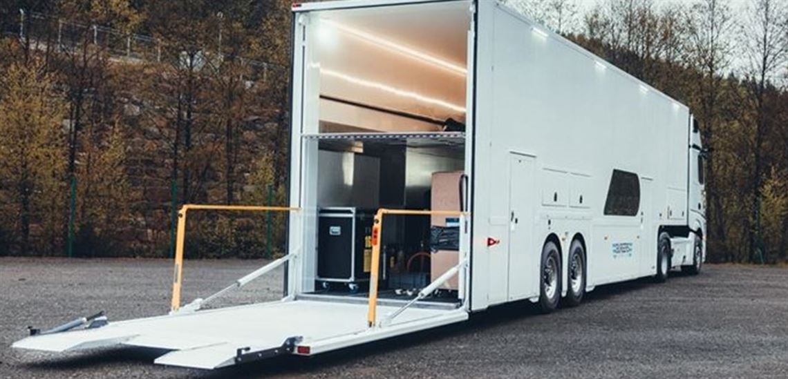 run-out-model---burgers-double-deck-race-trai