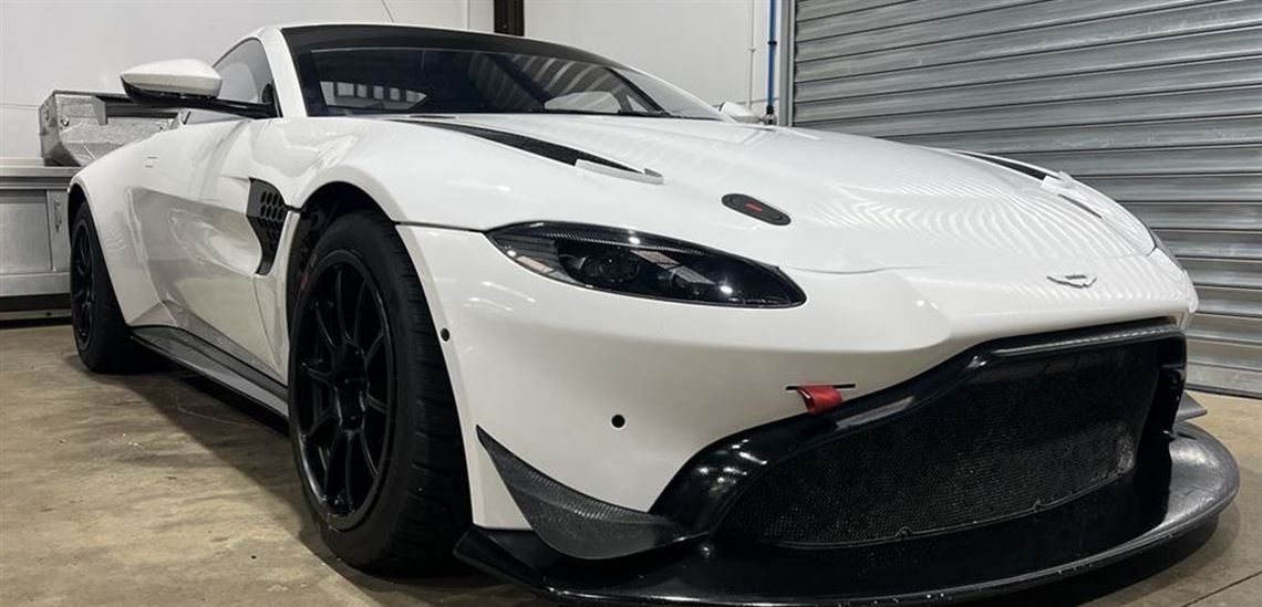 aston-martin-gt4-17a