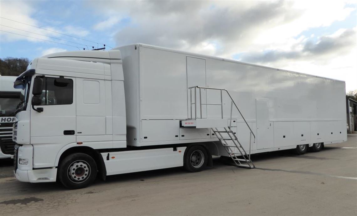 2-formula-car-or-2-prototype-transporter