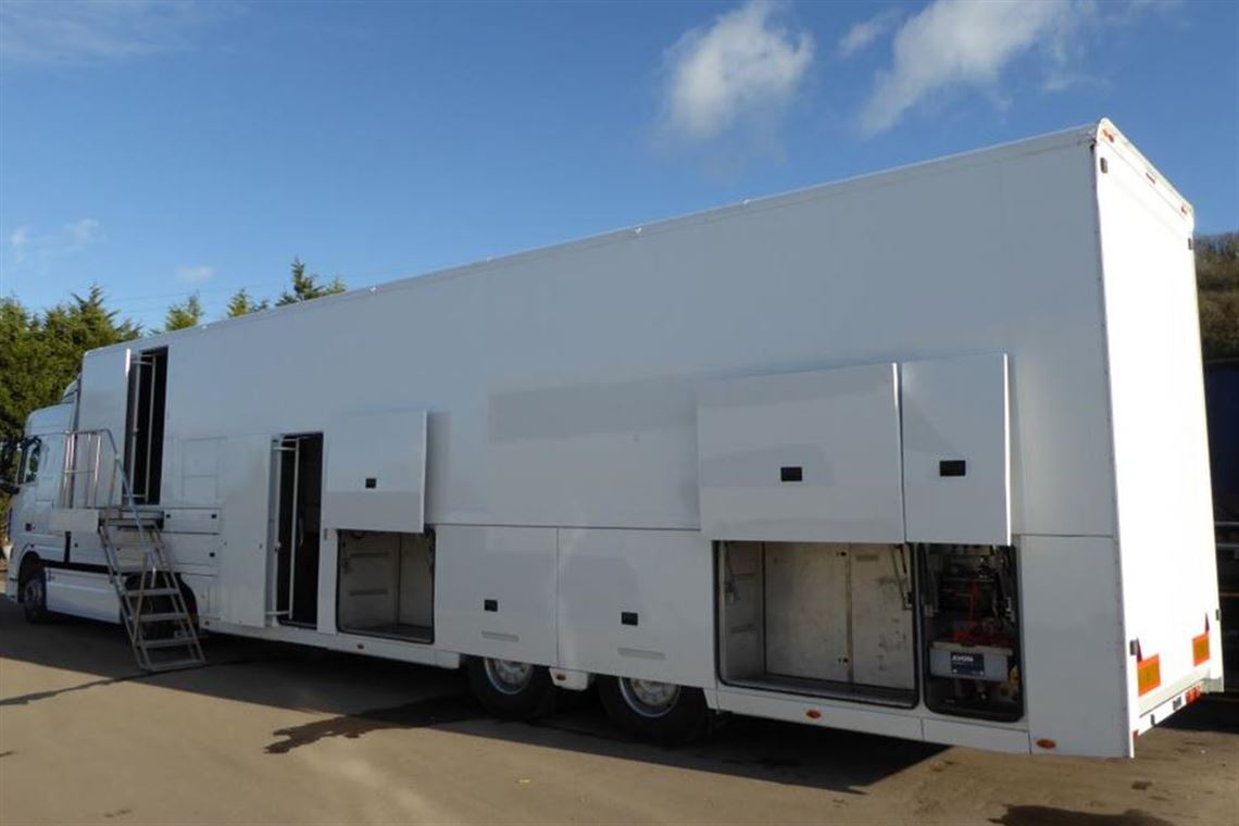 2-formula-car-or-2-prototype-transporter