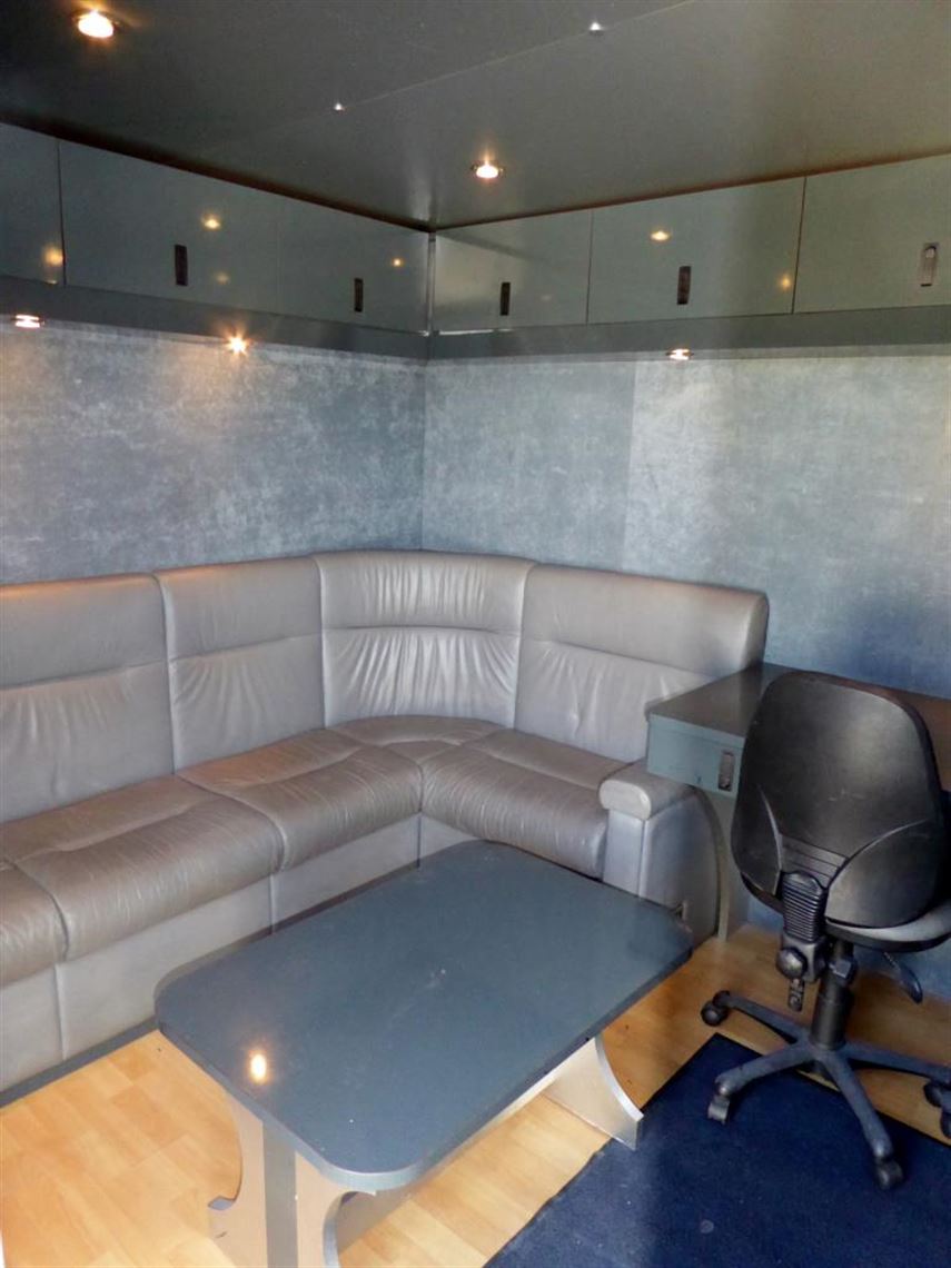 2-formula-car-or-2-prototype-transporter