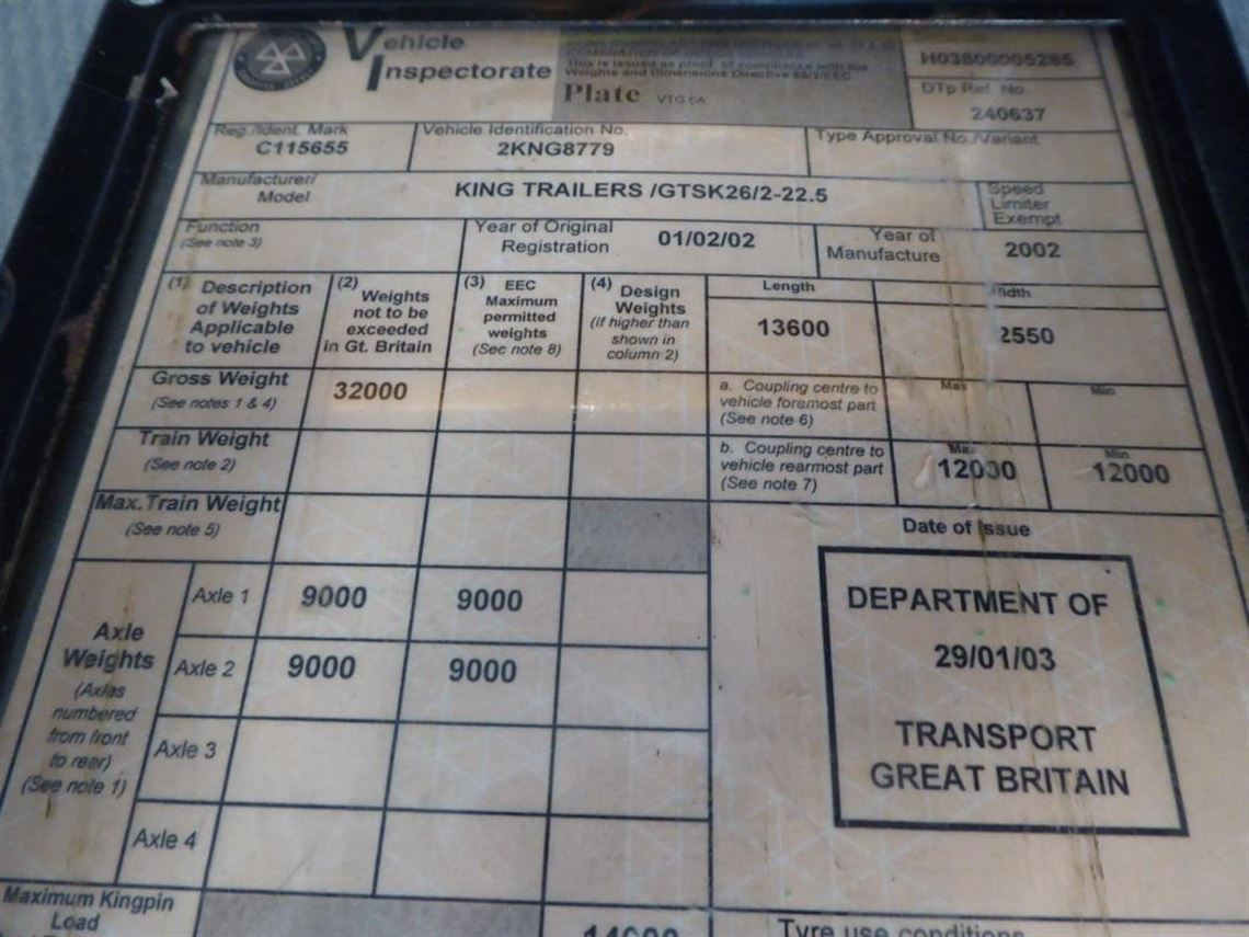 2-formula-car-or-2-prototype-transporter