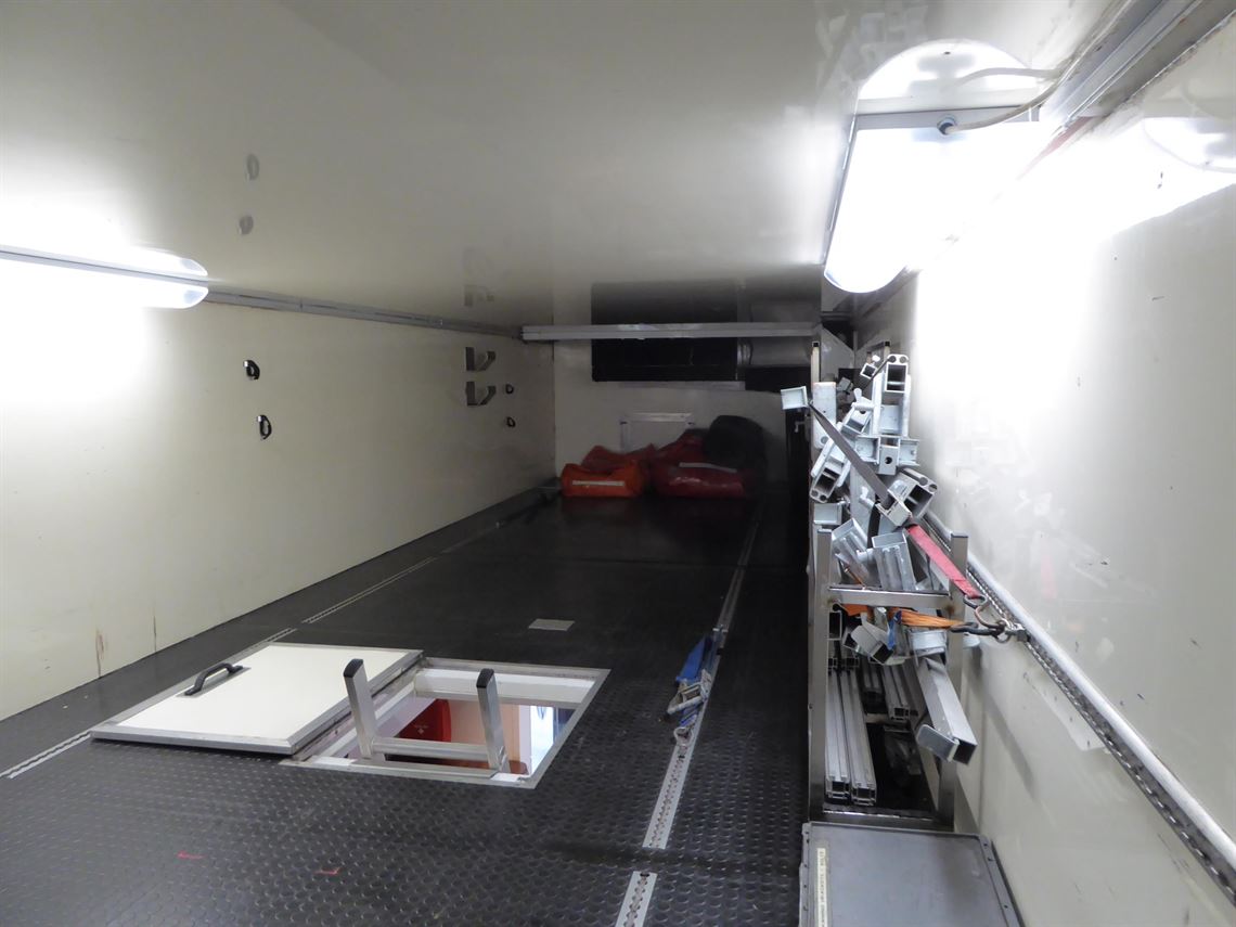 2-formula-car-or-2-prototype-transporter