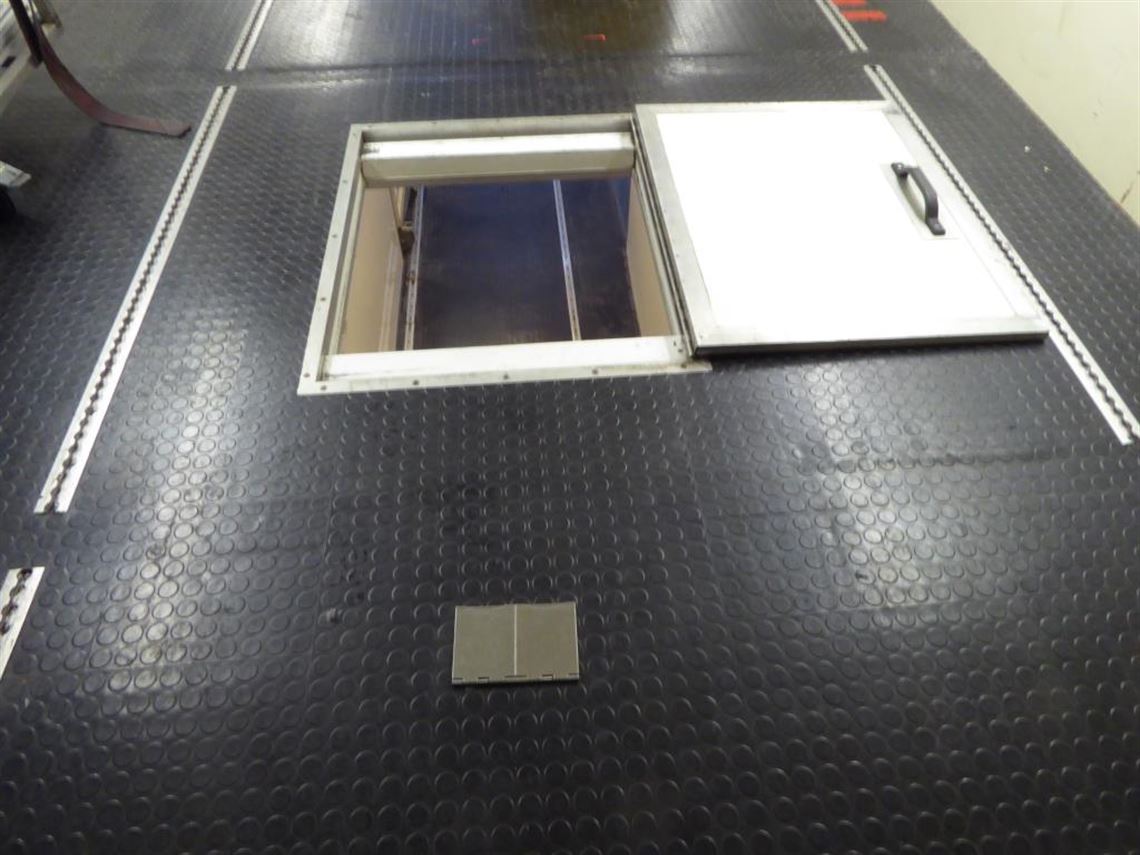 2-formula-car-or-2-prototype-transporter