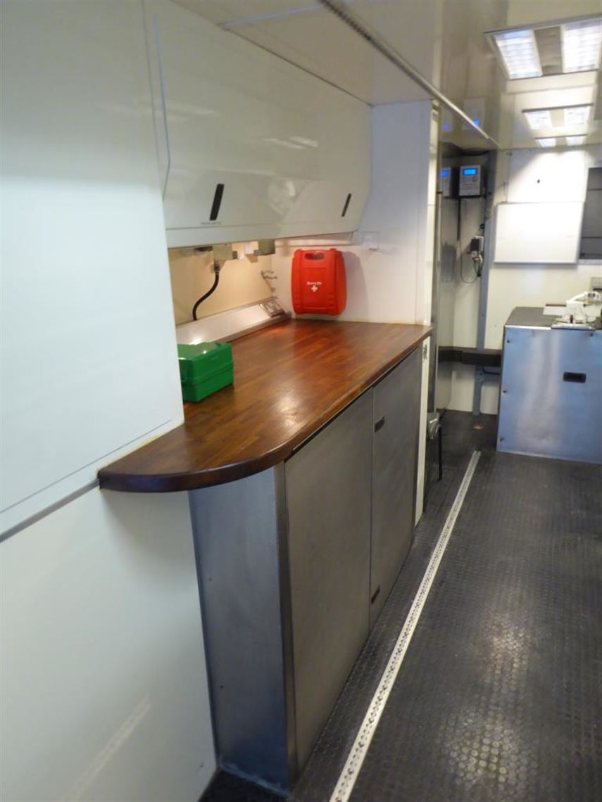 2-formula-car-or-2-prototype-transporter