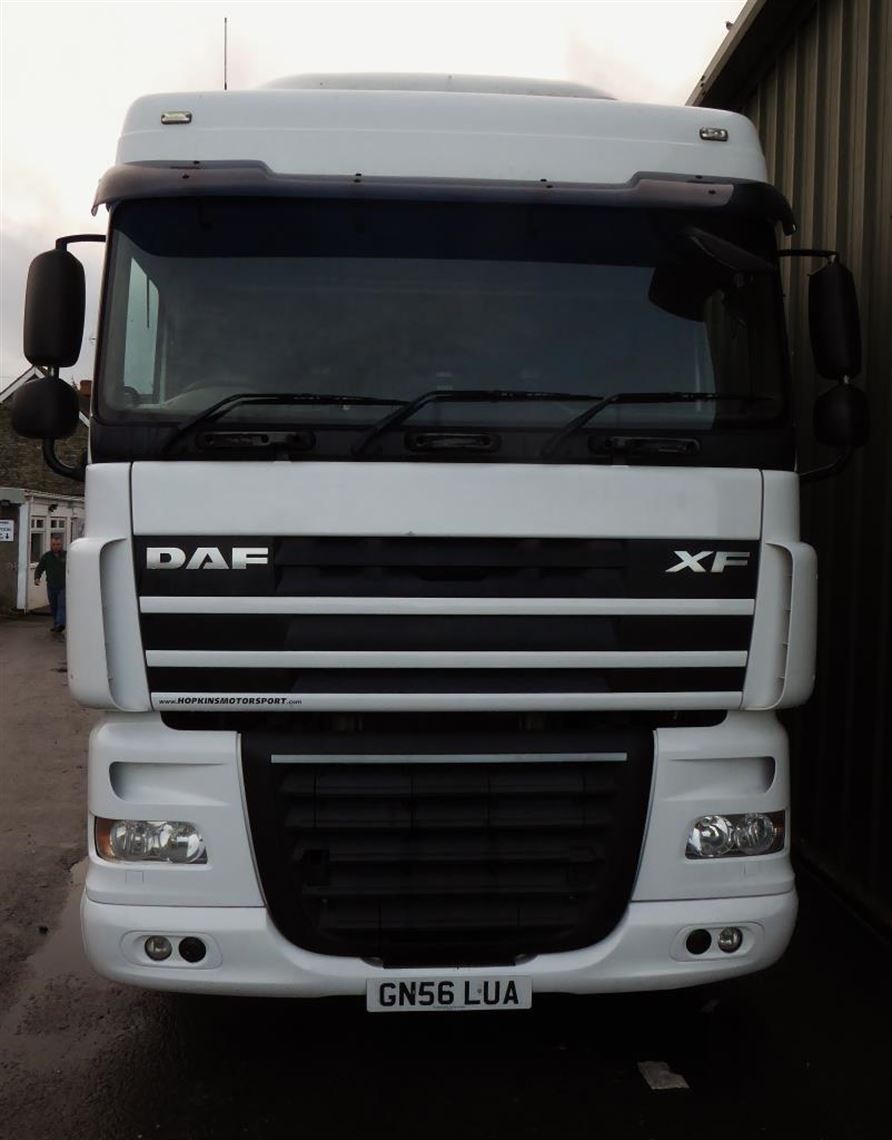 2-formula-car-or-2-prototype-transporter