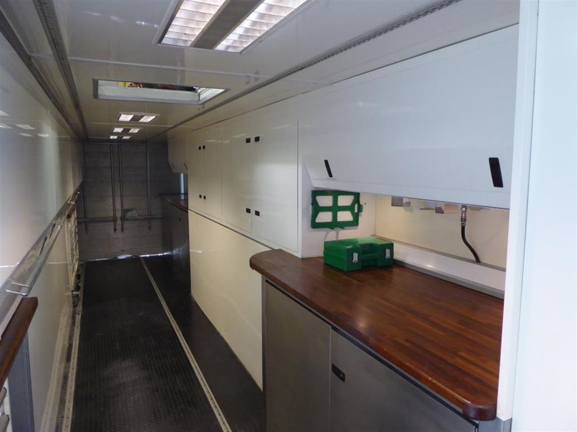 2-formula-car-or-2-prototype-transporter