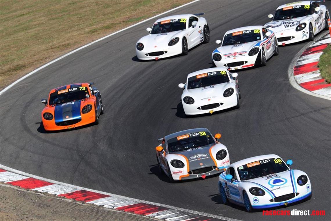 competitive-ginetta-g40-cupgrdc-race-car