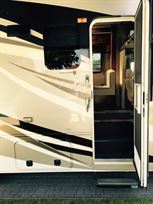 luxury-camper-mercedes-sprinter-solera
