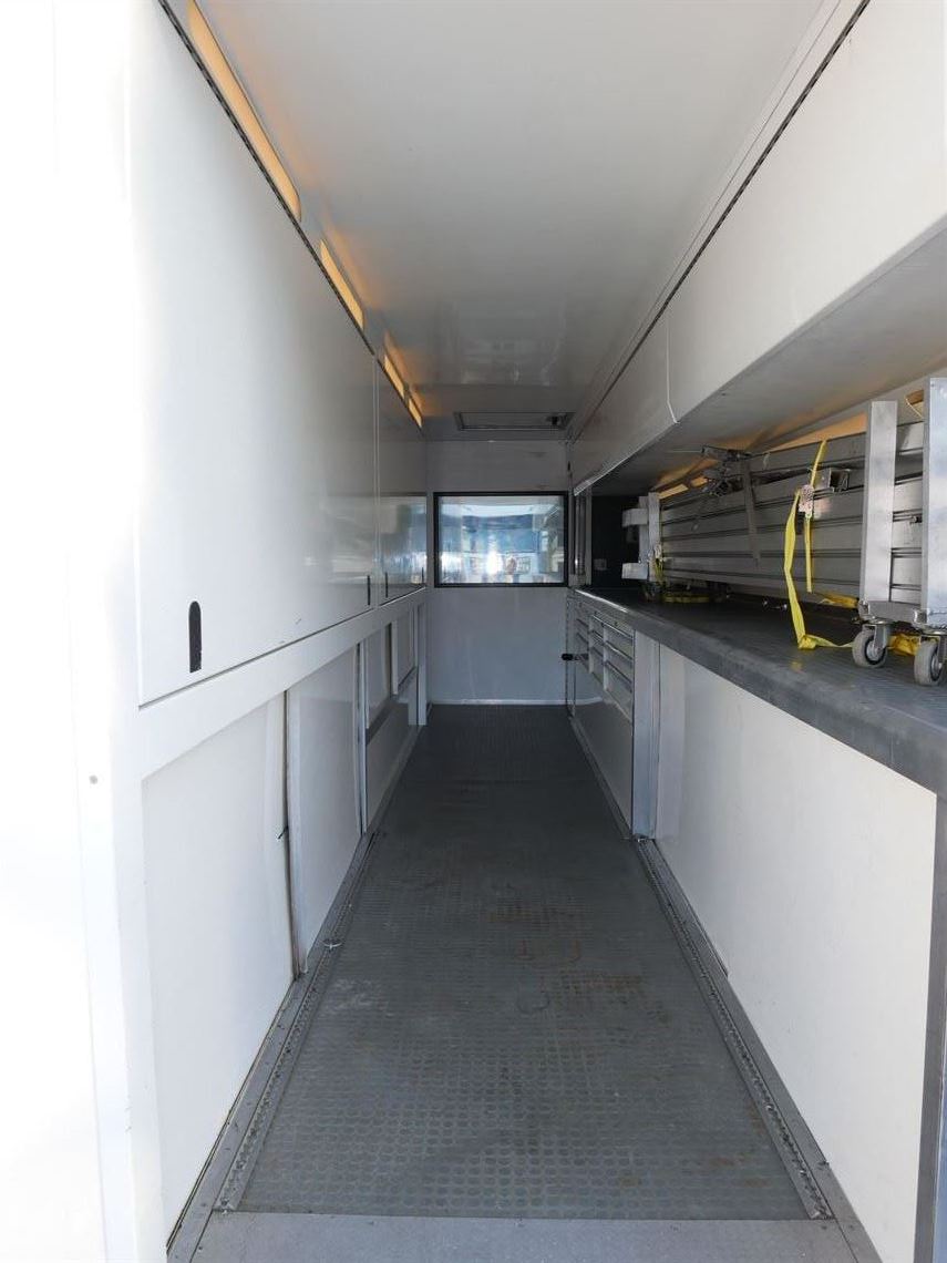 2-car-transporter-with-living-workshop