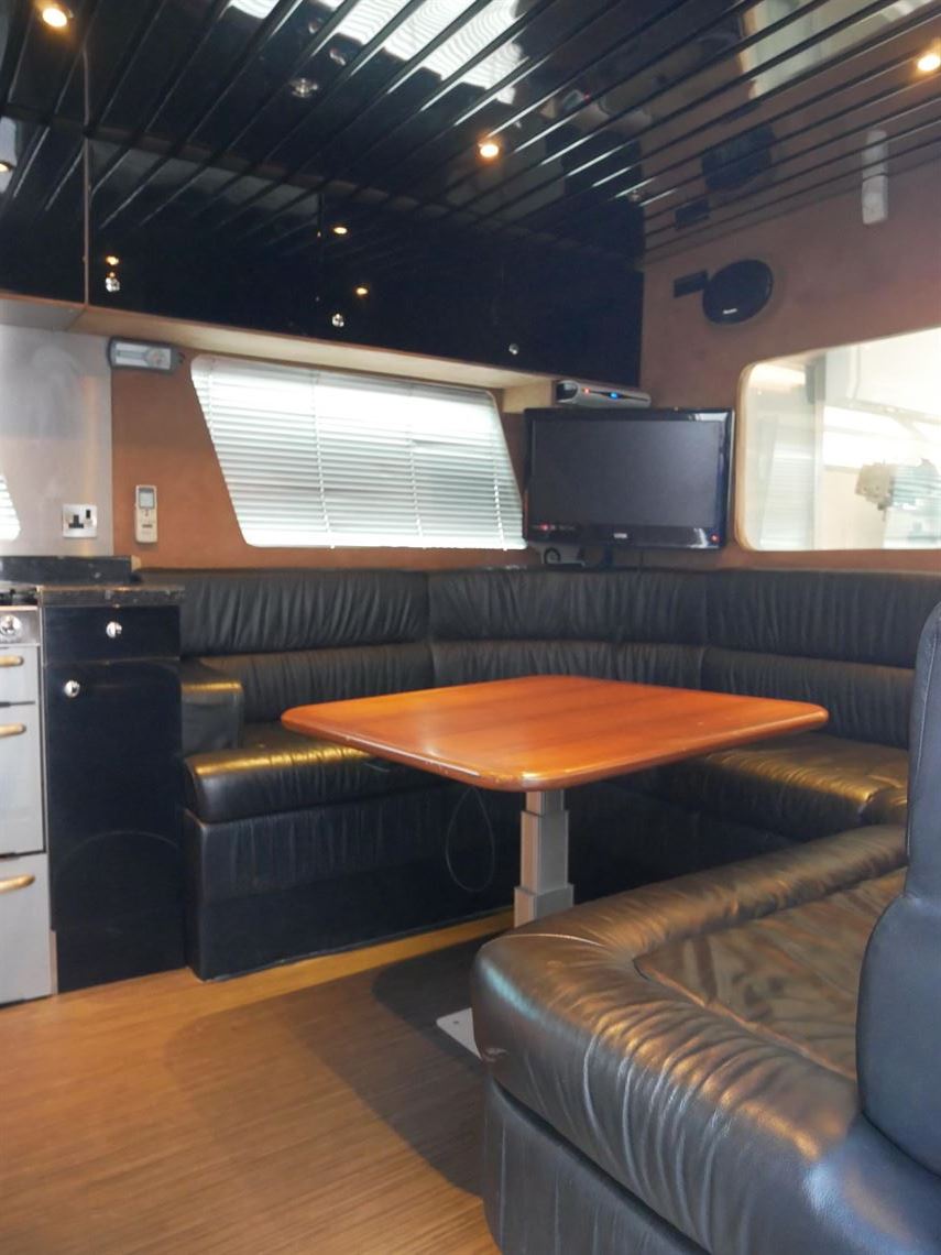 2-car-transporter-with-living-workshop