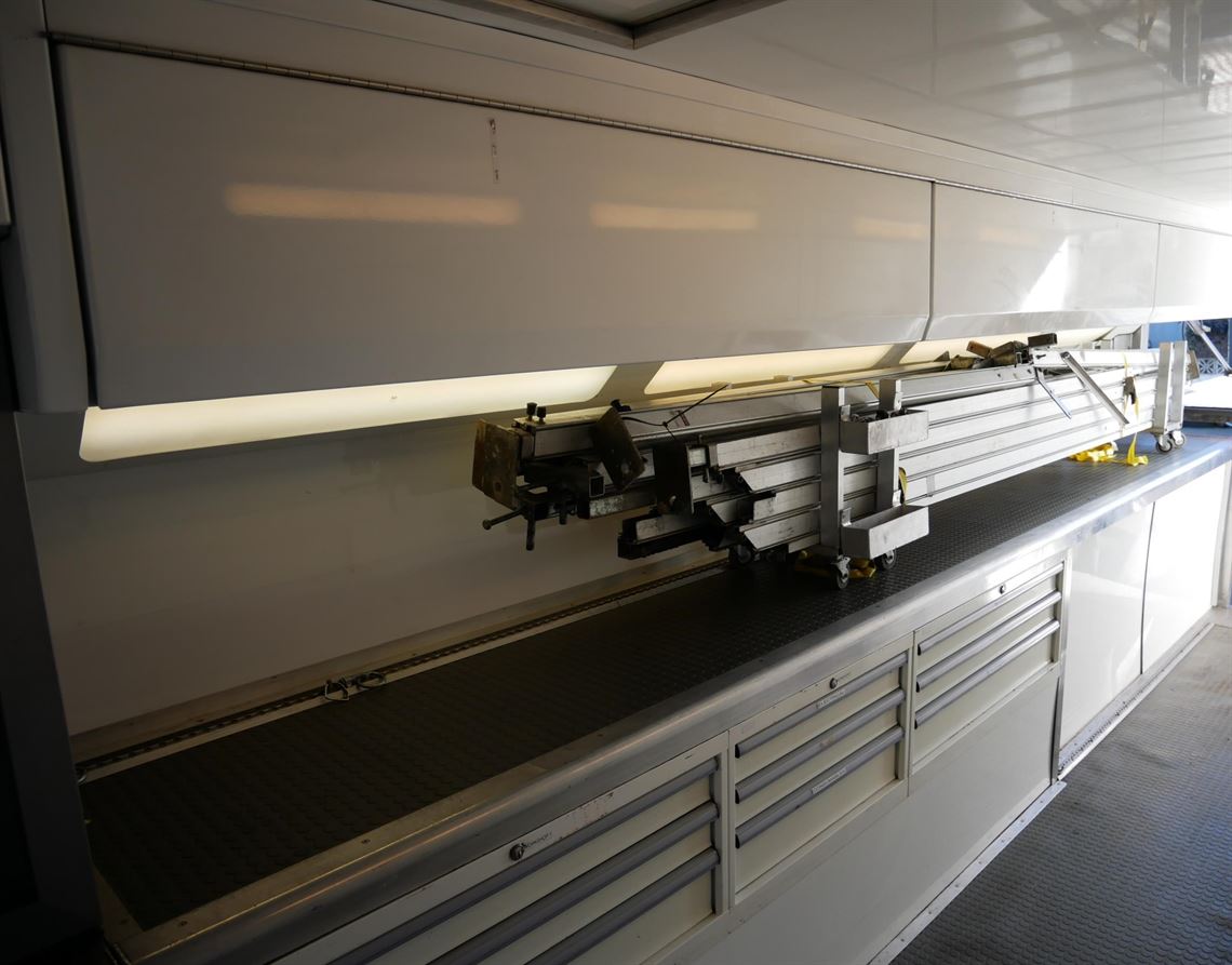 2-car-transporter-with-living-workshop