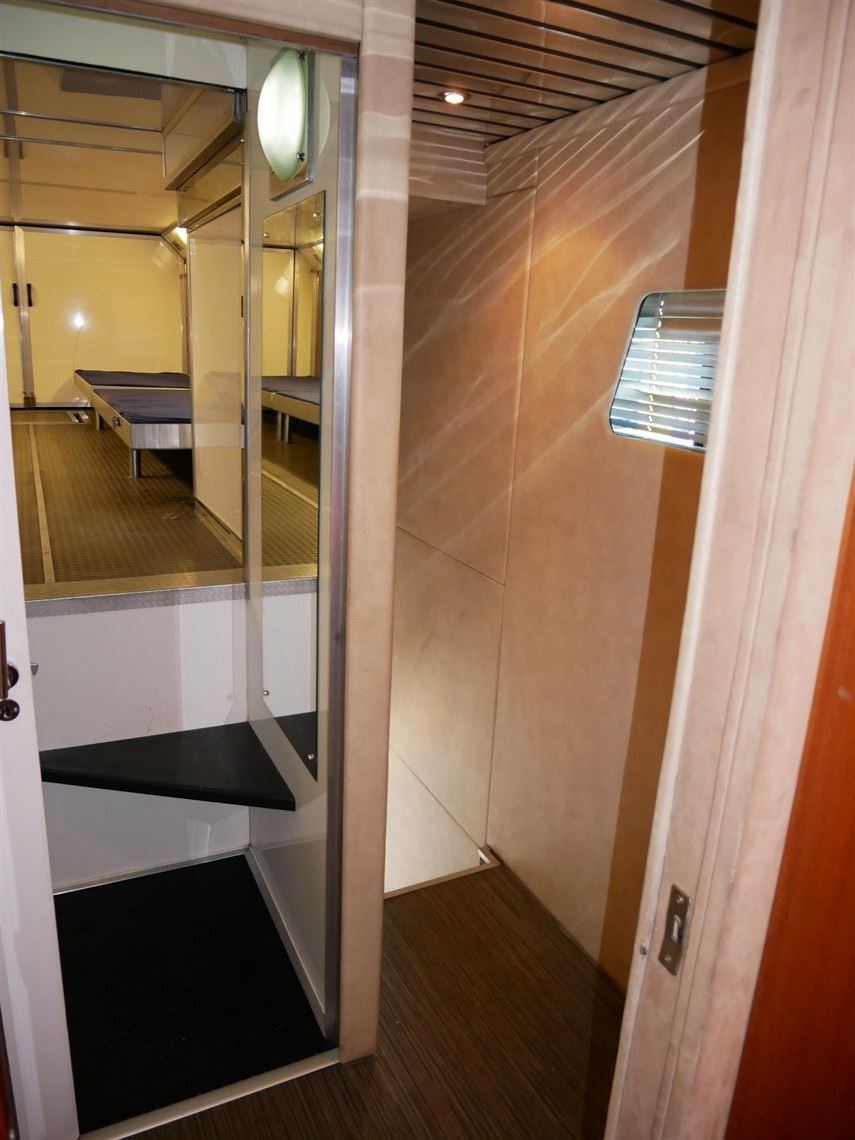 2-car-transporter-with-living-workshop