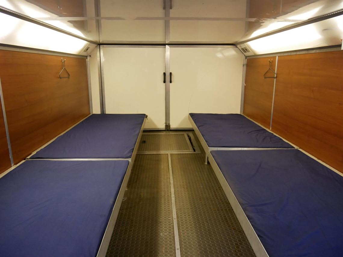 2-car-transporter-with-living-workshop