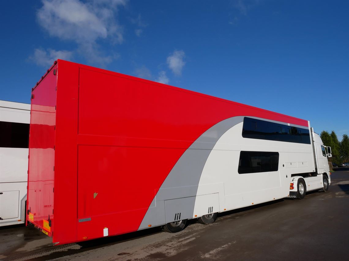 2-car-transporter-with-living-workshop