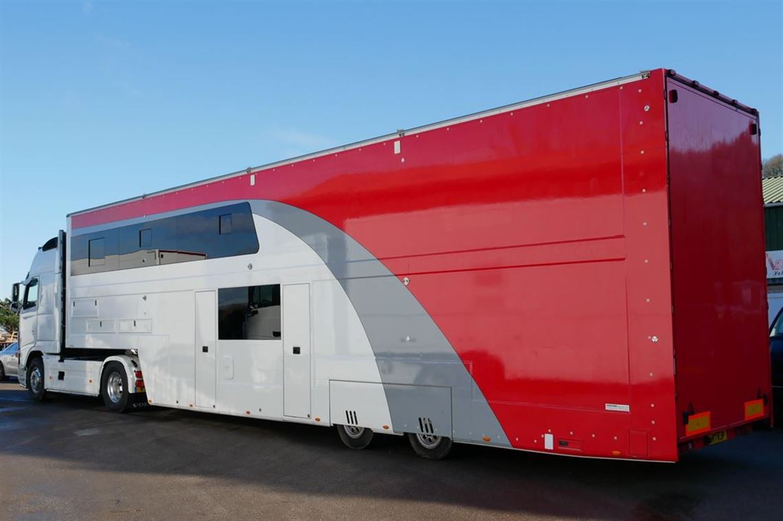 2-car-transporter-with-living-workshop