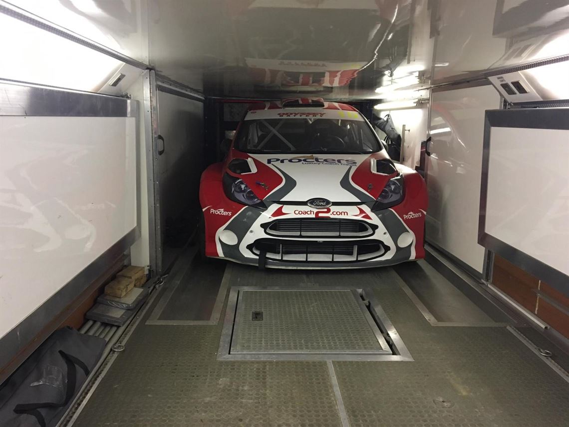 2-car-transporter-with-living-workshop