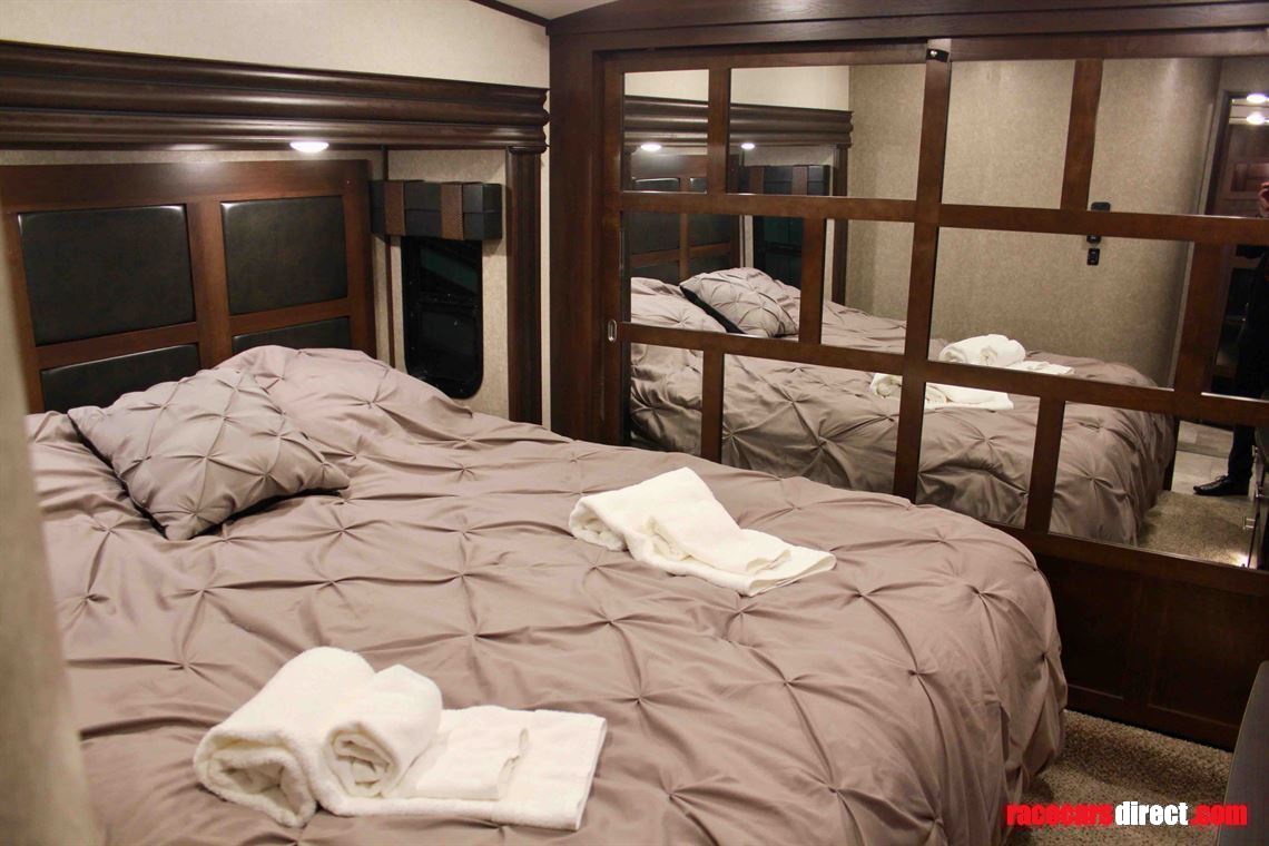 jayco-north-point-379dbfs