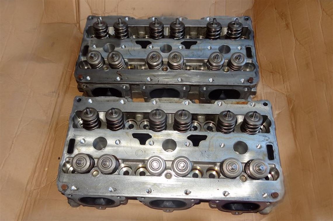 Head porsche 8 series