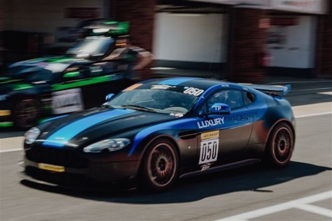 aston-martin-vantage-gt4