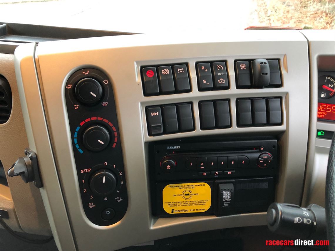 renault-premium-6x2-race-supporttransporter