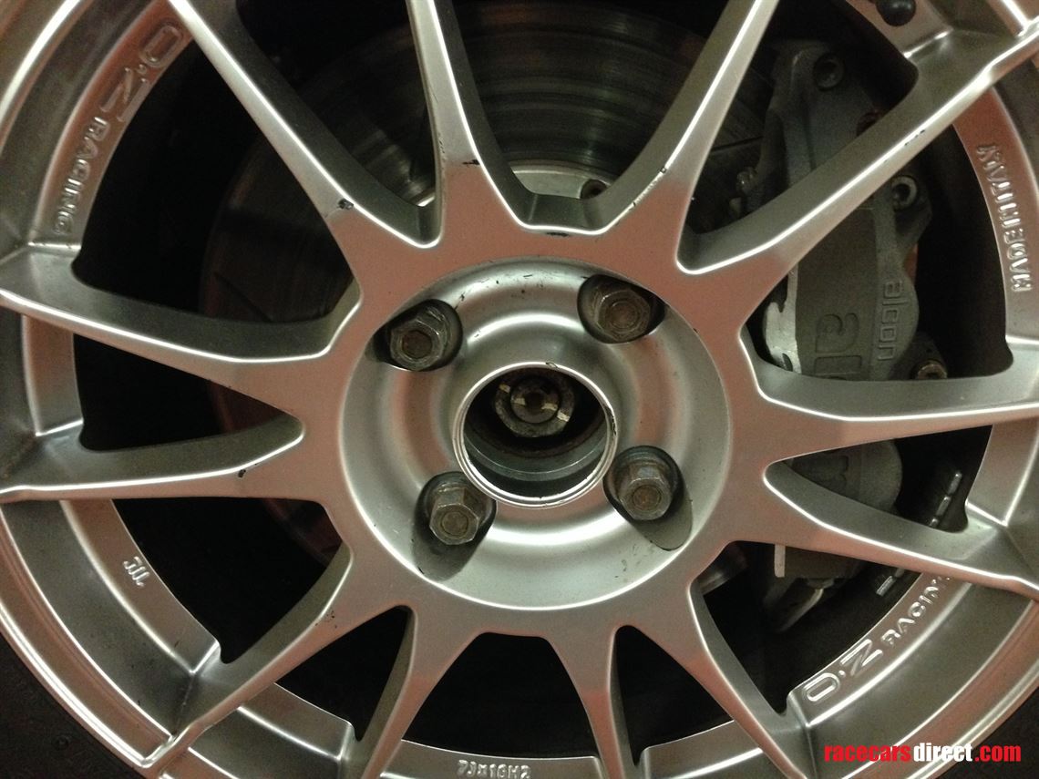 ford-focus-saloon-race-car-2000