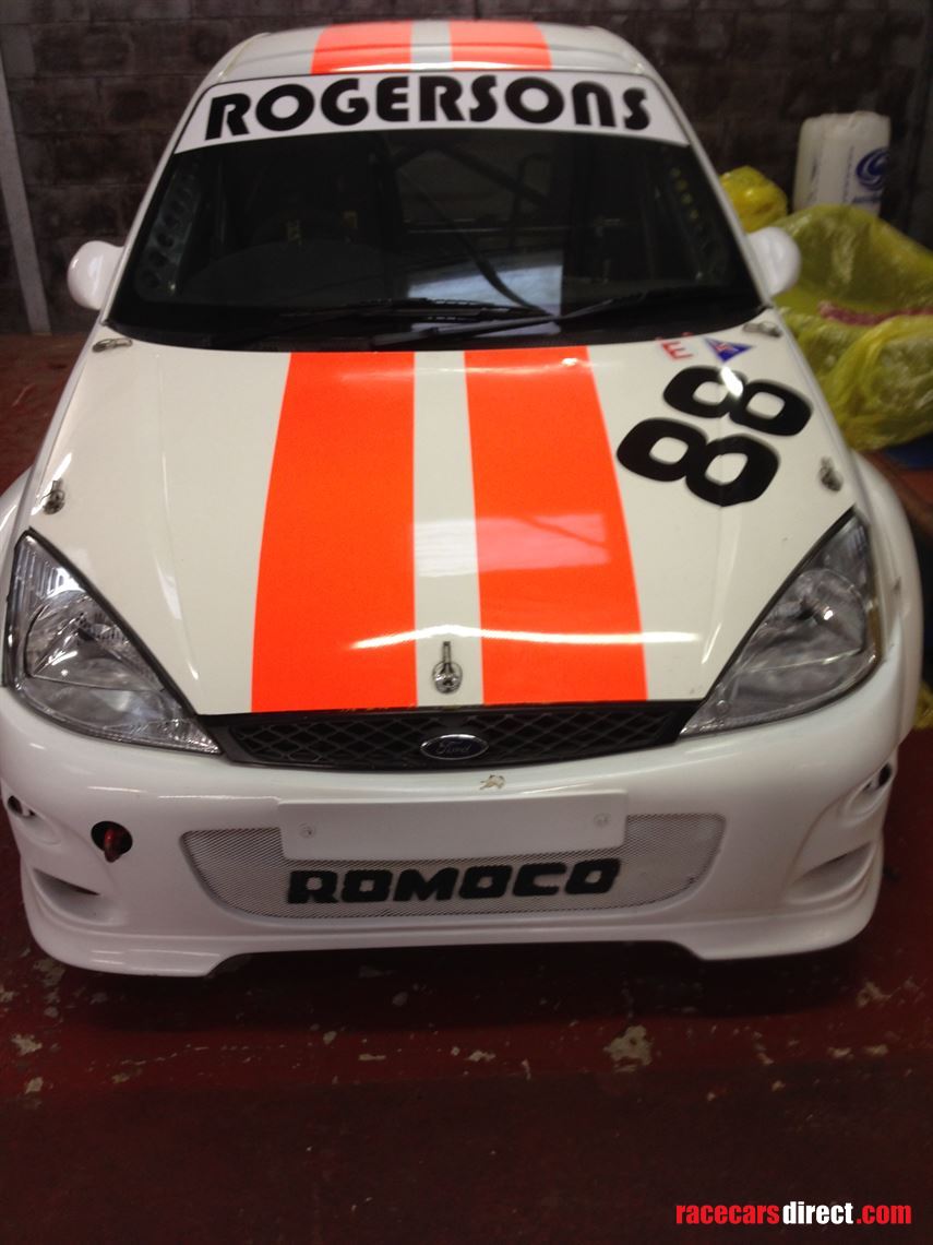 ford-focus-saloon-race-car-2000