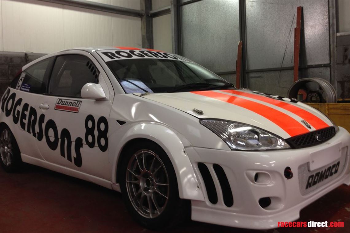 ford-focus-saloon-race-car-2000