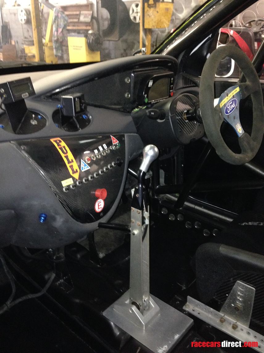 ford-focus-saloon-race-car-2000