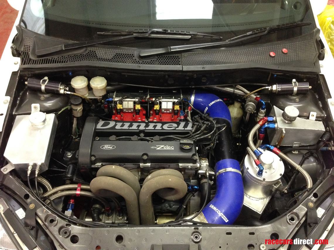 ford-focus-saloon-race-car-2000