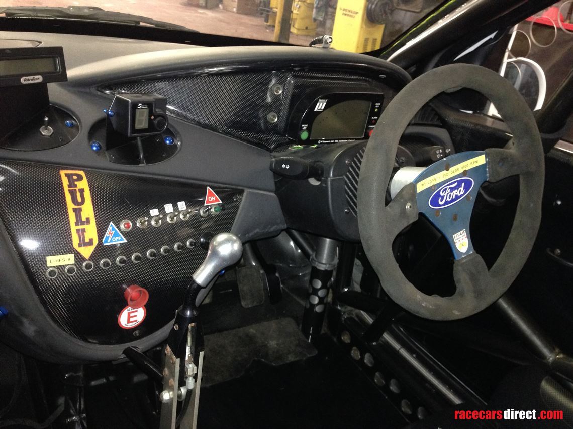 ford-focus-saloon-race-car-2000