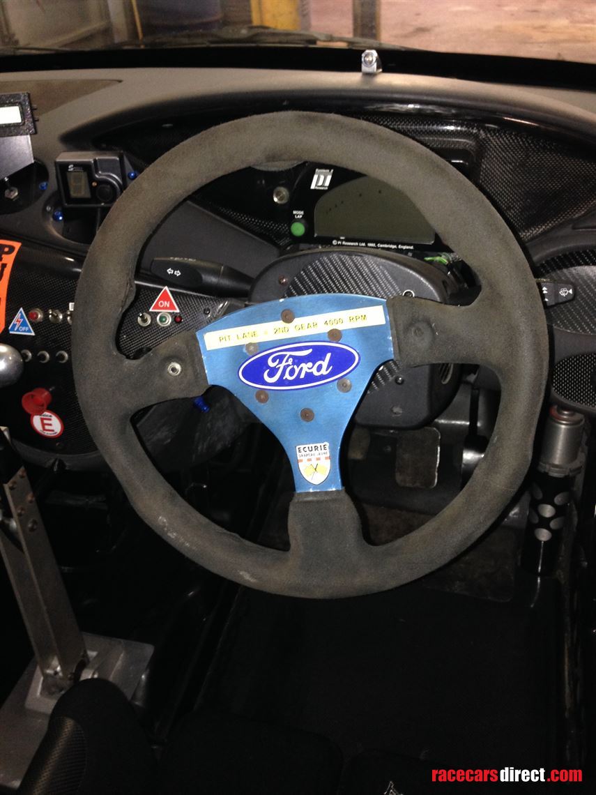 ford-focus-saloon-race-car-2000
