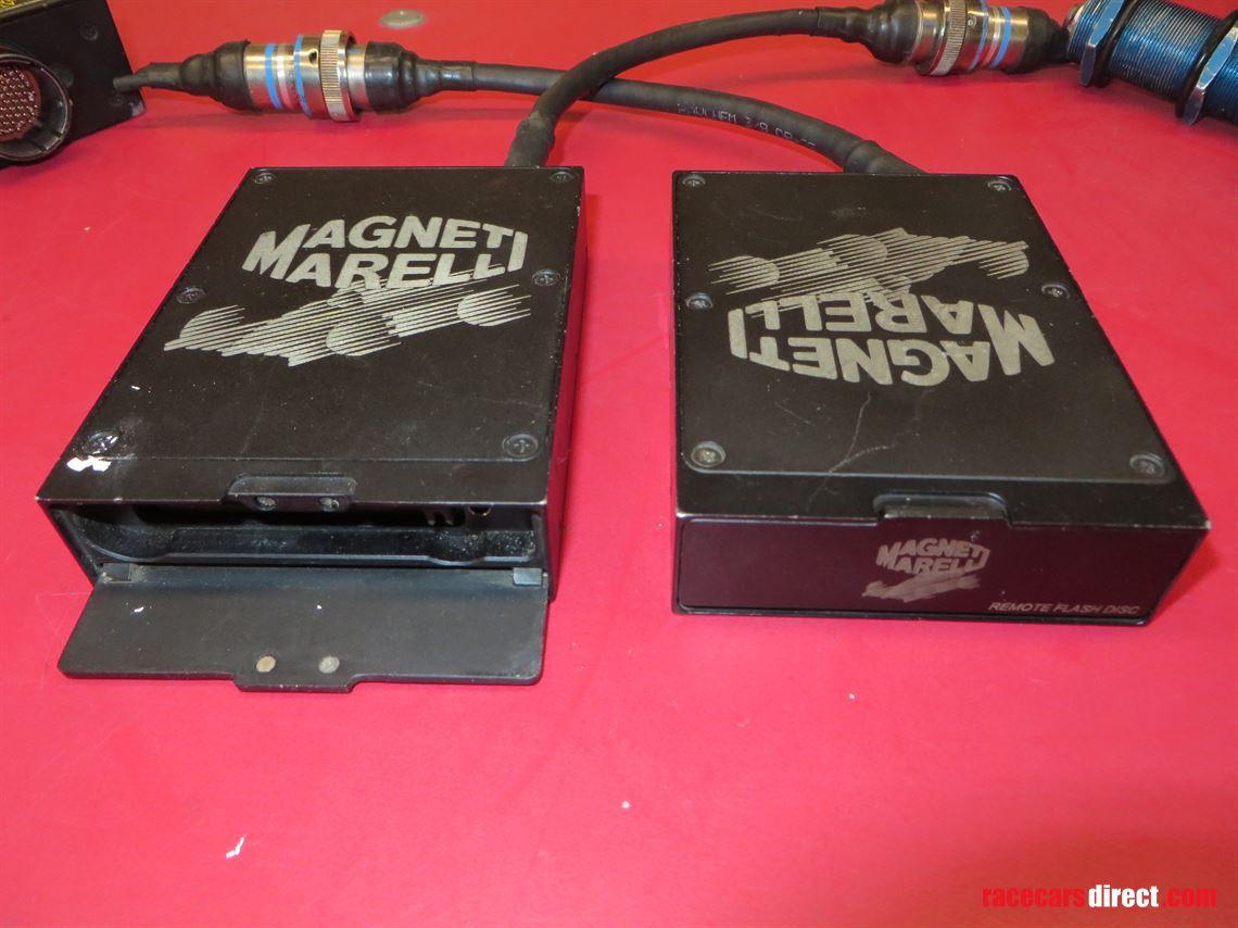 marelli-dashecubeacons-and-flash-card-readers