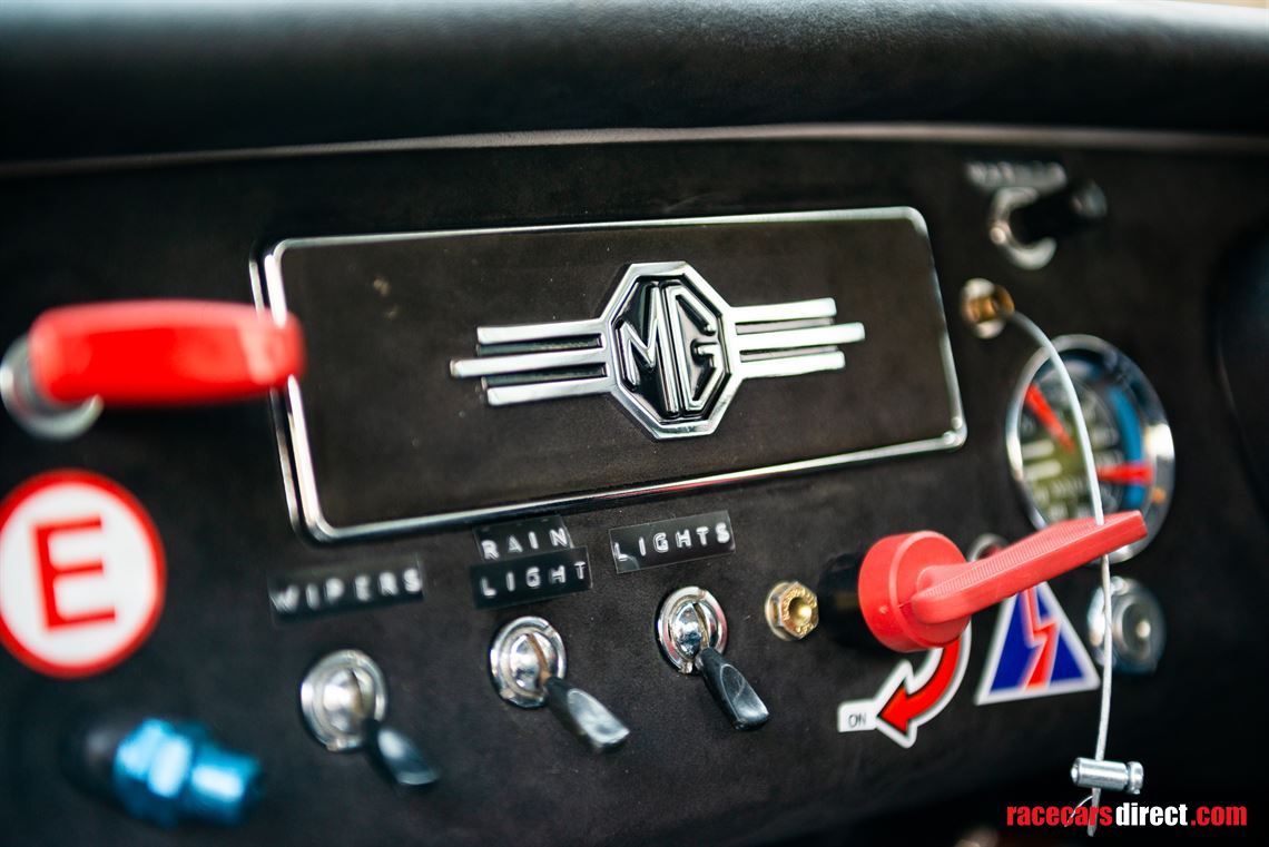 1964-mgb-roadster-fia-race-car