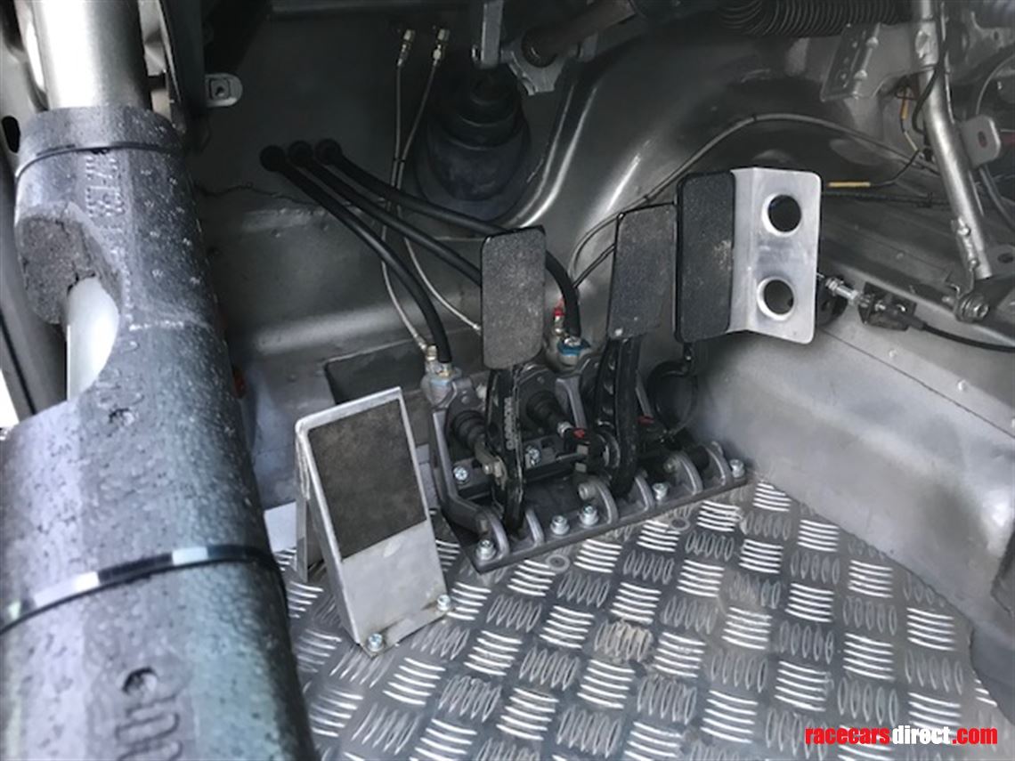 chevrolet-g8-holden-vxr8