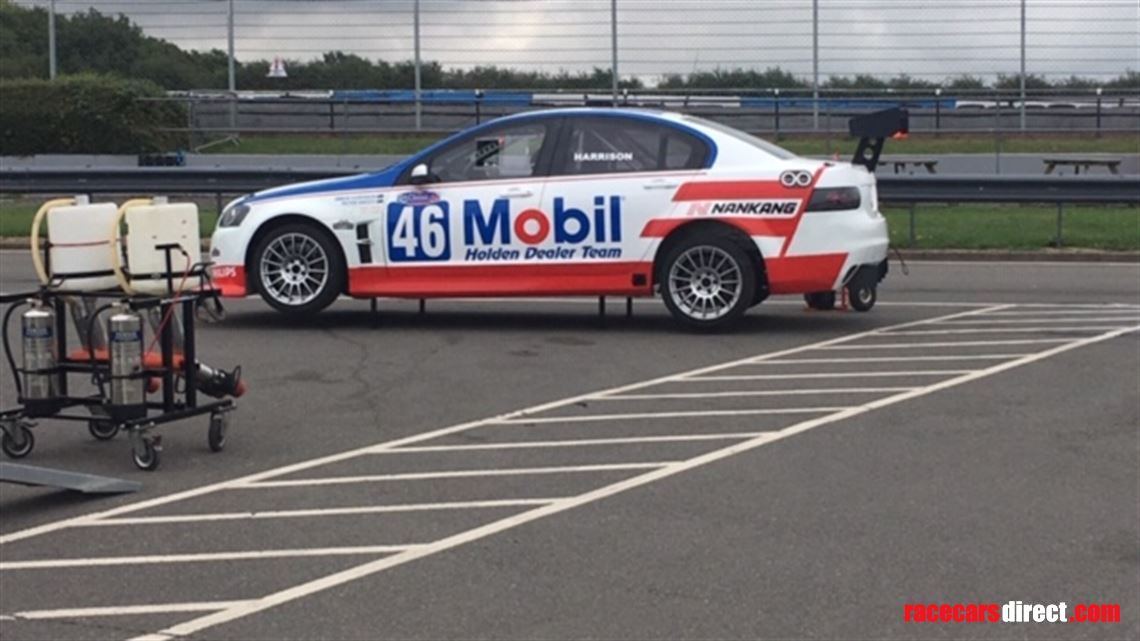 chevrolet-g8-holden-vxr8