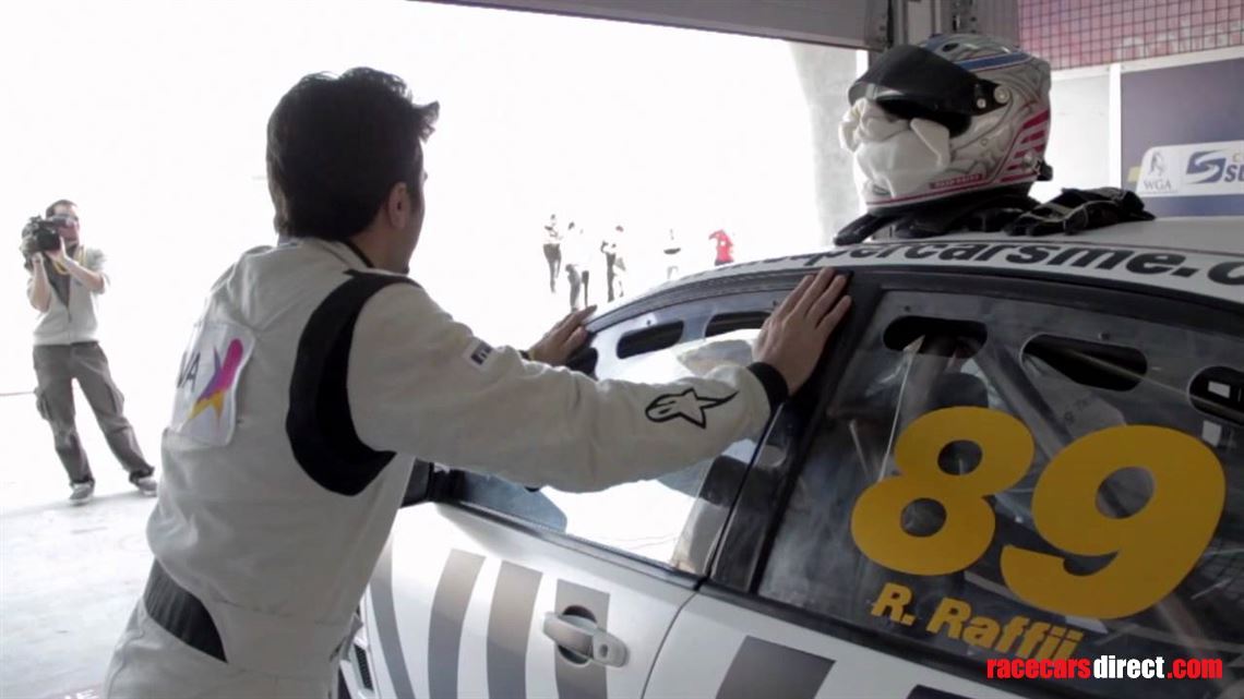 chevrolet-g8-holden-vxr8