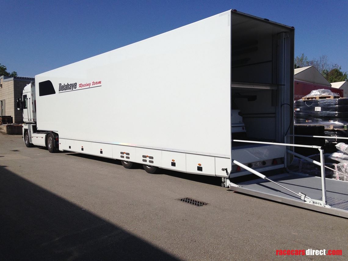 racetrailer-with-desk-white-awning-in-good-co