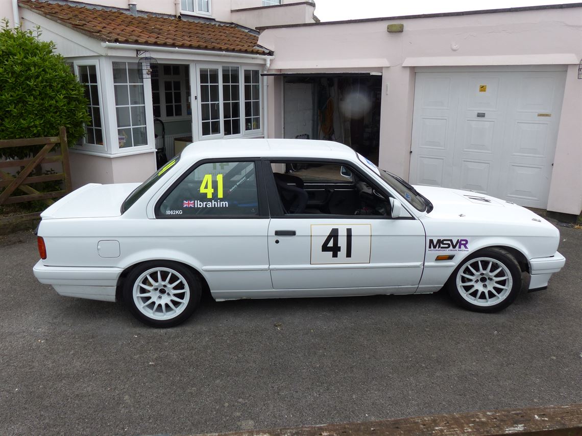 bmw-e30-325i-race-track-car