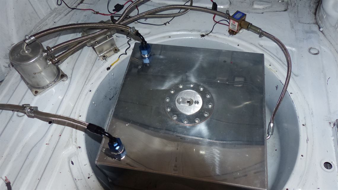 bmw-e30-325i-race-track-car