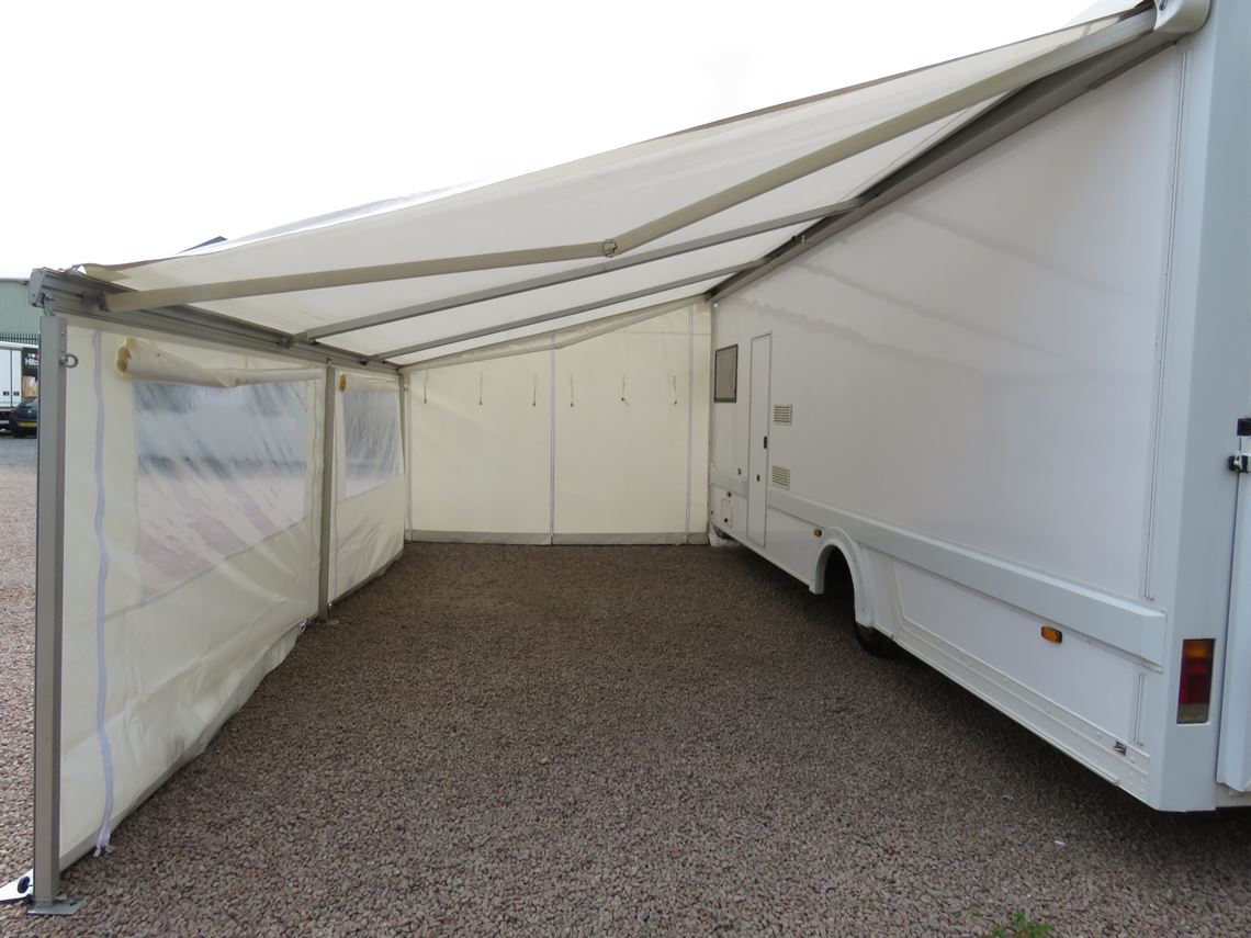 iveco-race-motor-home-with-double-decker-gara