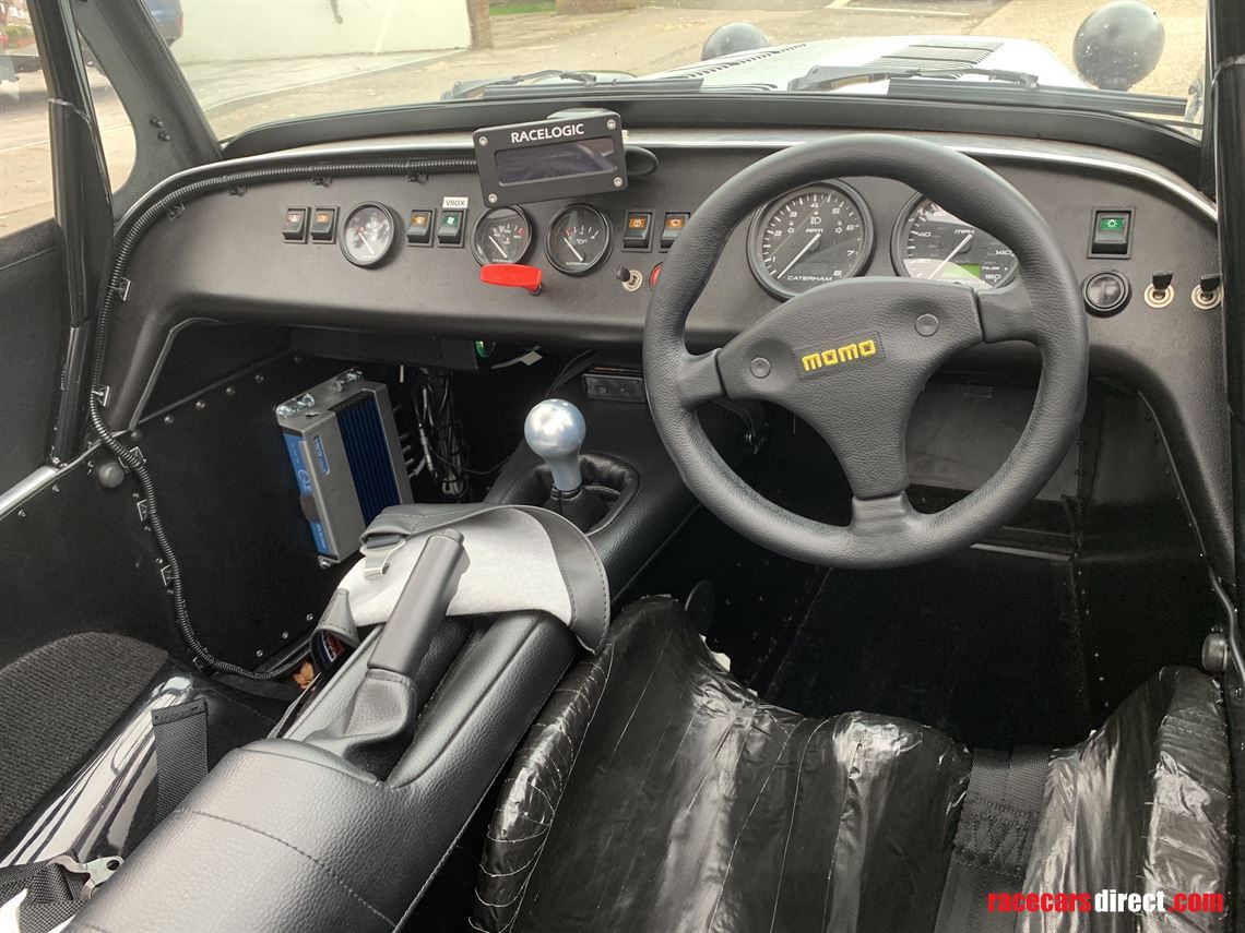 caterham-academy-car-2018-un-raced