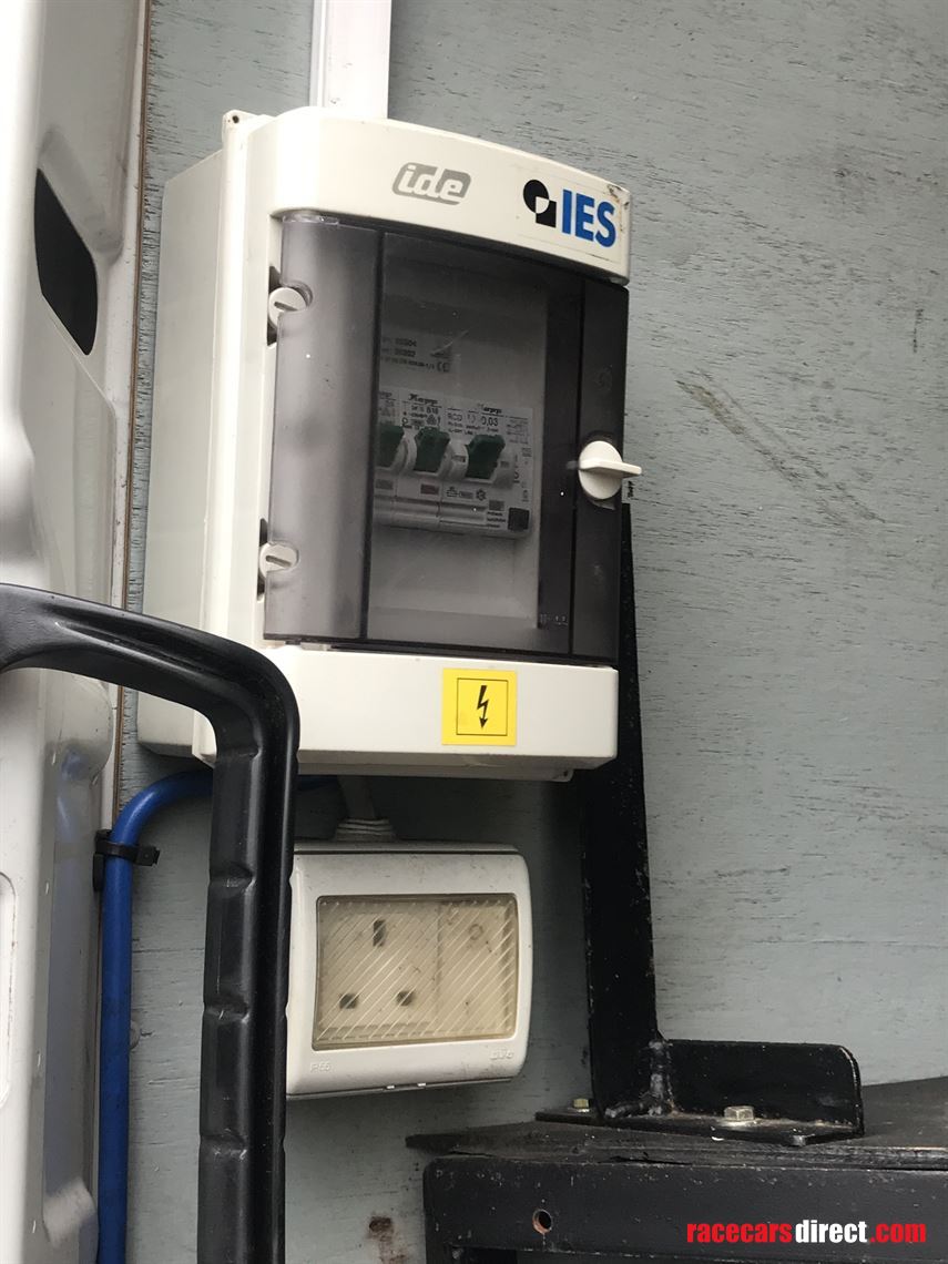 iveco-ford-28-race-support-van-with-trailer