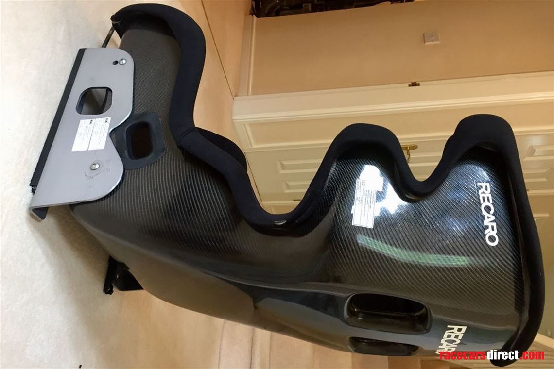 recaro-p1300-gt-carbon-fibre-bucket-seat