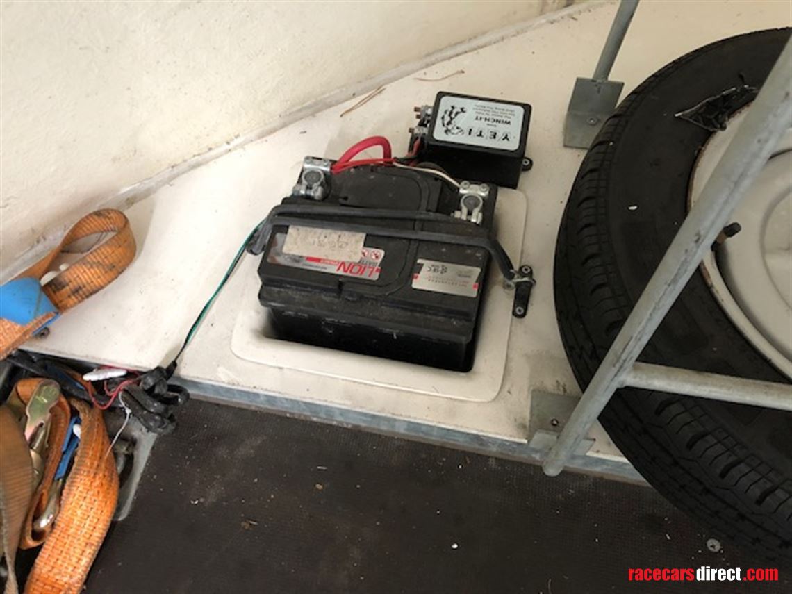 eco-velocity-rs-enclosed-trailer