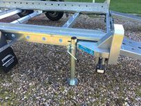 prop stands included