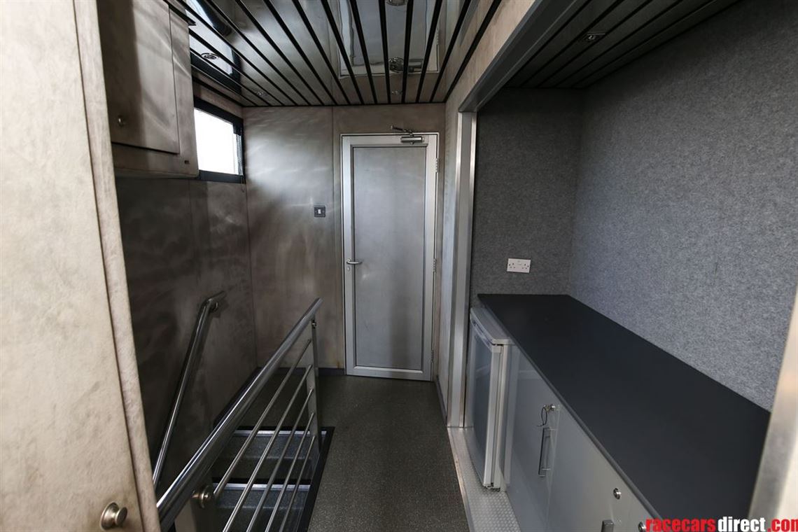 motorsport-hospitality-unit