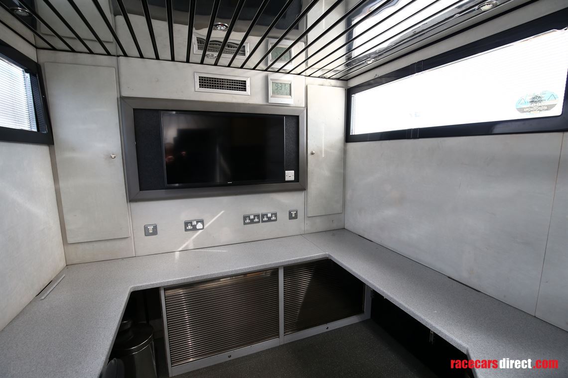 motorsport-hospitality-unit