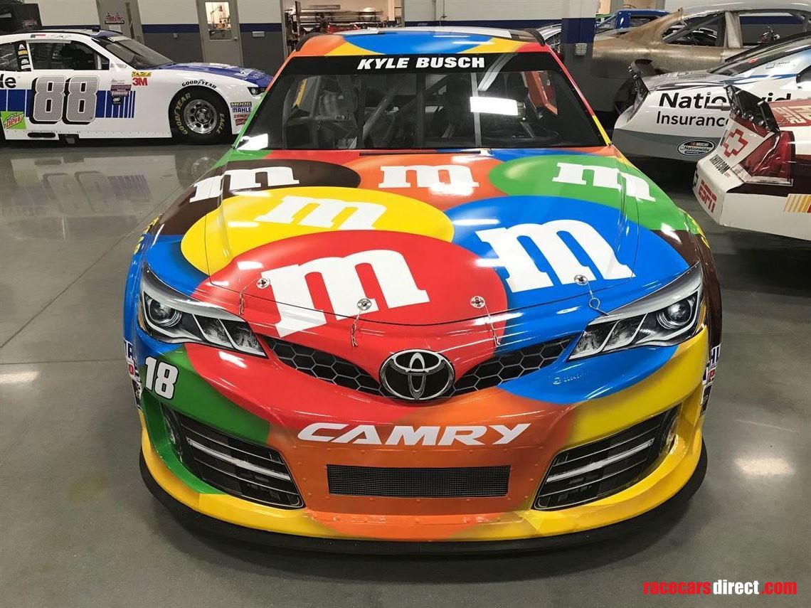 nascar-jks-32-cup-18-kyle-busch-toyota